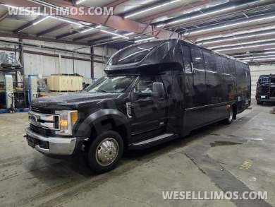 2018 Ford F550 Limo Bus Limo Bus for Sale in Erie, PA