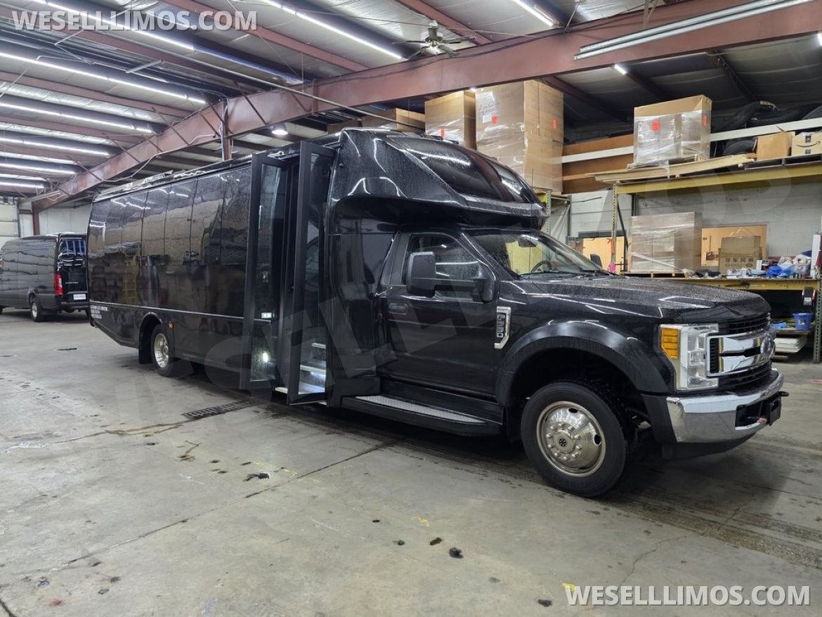 Limo Bus for Sale in Erie, PA - Photo 9
