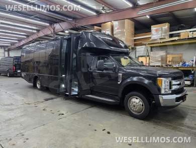 2018 Ford F550 Limo Bus by Turtle Top 26 Passenger only 51k miles - Limo Bus for Sale in Erie, PA - Photo 9