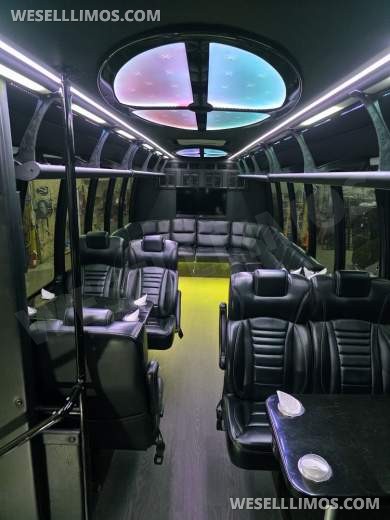 2018 Ford F550 Limo Bus by Turtle Top 26 Passenger only 51k miles - Limo Bus for Sale in Erie, PA - Photo 6