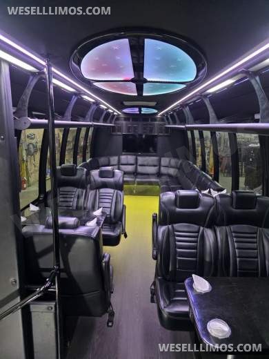 2018 Ford F550 Limo Bus by Turtle Top 26 Passenger only 51k miles - Limo Bus for Sale in Erie, PA - Photo 14