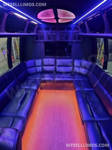 2018 Ford F550 Limo Bus by Turtle Top 26 Passenger only 51k miles - Limo Bus for Sale in Erie, PA - Photo 22