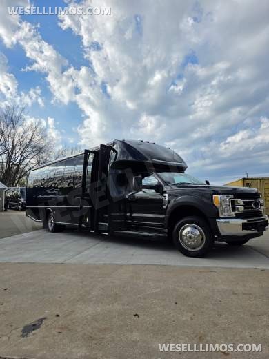 2018 Ford F550 Limo Bus by Turtle Top 26 Passenger only 51k miles - Limo Bus for Sale in Erie, PA - Photo 37