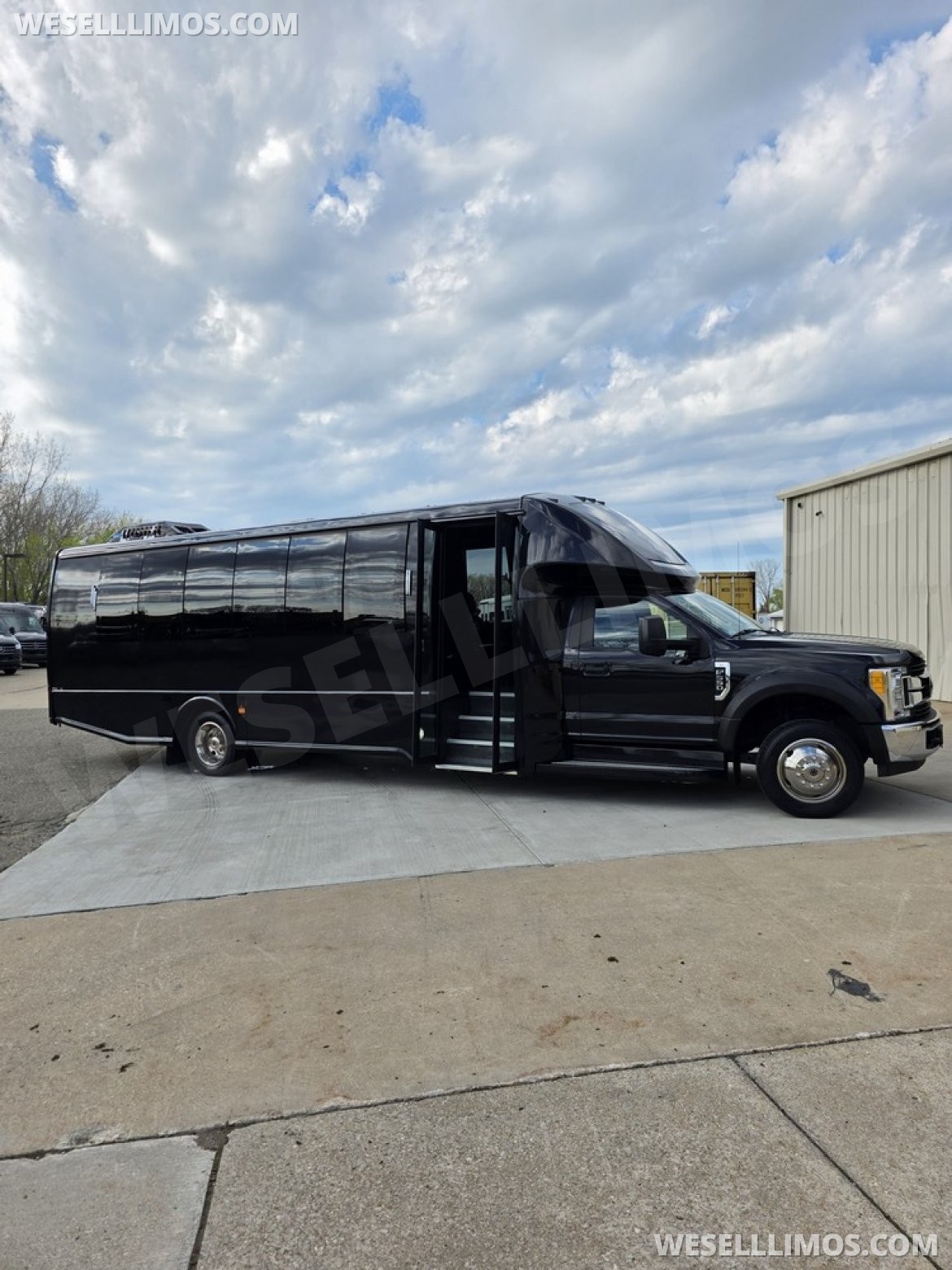 Limo Bus for Sale in Erie, PA - Photo 38