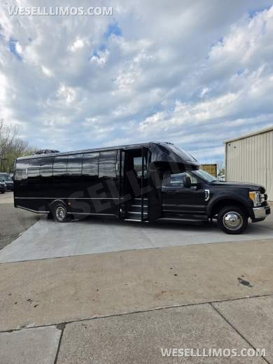 2018 Ford F550 Limo Bus by Turtle Top 26 Passenger only 51k miles - Limo Bus for Sale in Erie, PA - Photo 38