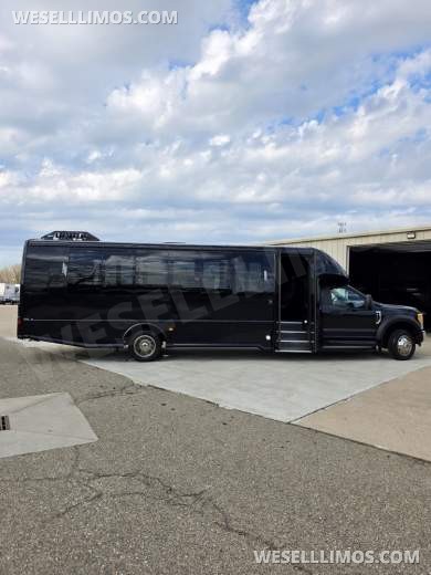 2018 Ford F550 Limo Bus by Turtle Top 26 Passenger only 51k miles - Limo Bus for Sale in Erie, PA - Photo 39