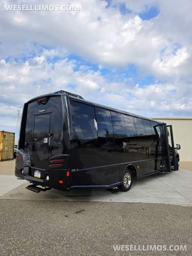 2018 Ford F550 Limo Bus by Turtle Top 26 Passenger only 51k miles - Limo Bus for Sale in Erie, PA - Photo 40