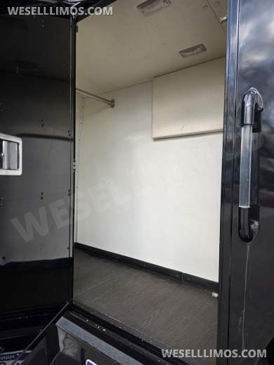 2018 Ford F550 Limo Bus by Turtle Top 26 Passenger only 51k miles - Limo Bus for Sale in Erie, PA - Photo 42