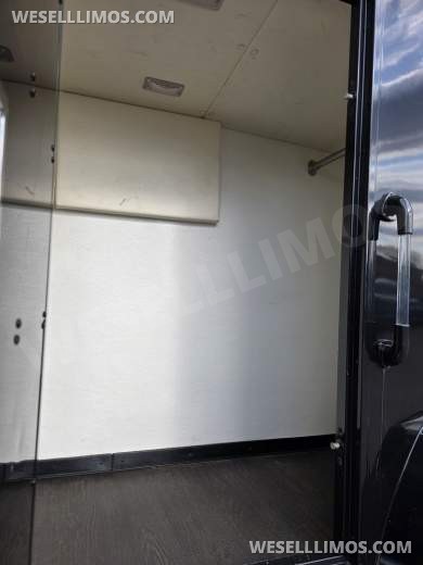 2018 Ford F550 Limo Bus by Turtle Top 26 Passenger only 51k miles - Limo Bus for Sale in Erie, PA - Photo 43