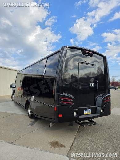 2018 Ford F550 Limo Bus by Turtle Top 26 Passenger only 51k miles - Limo Bus for Sale in Erie, PA - Photo 44