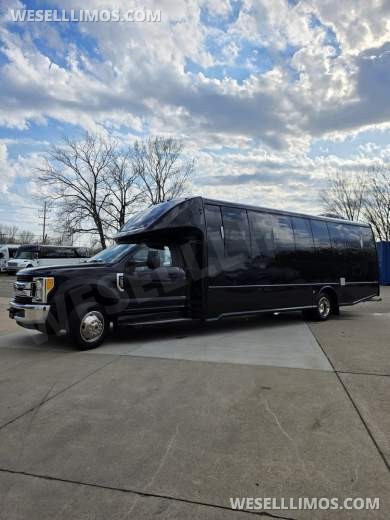 2018 Ford F550 Limo Bus by Turtle Top 26 Passenger only 51k miles - Limo Bus for Sale in Erie, PA - Photo 47