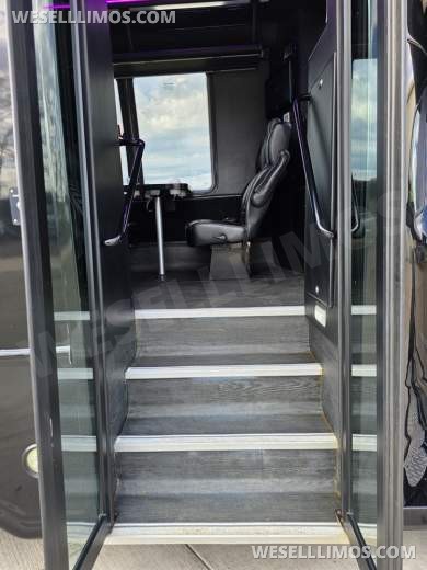 2018 Ford F550 Limo Bus by Turtle Top 26 Passenger only 51k miles - Limo Bus for Sale in Erie, PA - Photo 49