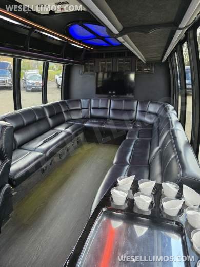 2018 Ford F550 Limo Bus by Turtle Top 26 Passenger only 51k miles - Limo Bus for Sale in Erie, PA - Photo 59