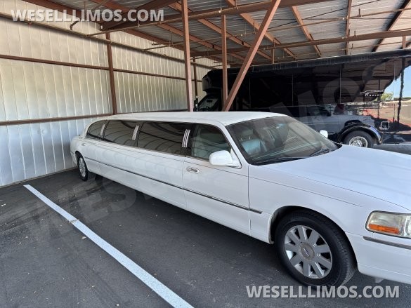 2006 Lincoln Town car Limousine for Sale in Arlington, TX - Photo 2