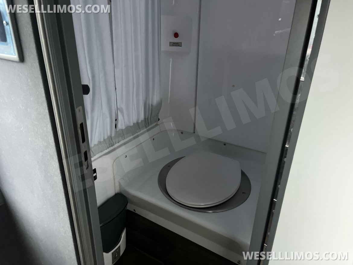Motorcoach for Sale in Pasadena, MD - Photo 7