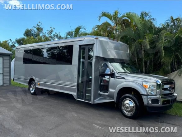 2015 Ford F550 Limo Bus for Sale in Seminole, FL - Photo 2