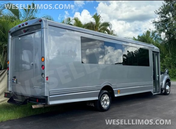 2015 Ford F550 Limo Bus for Sale in Seminole, FL - Photo 3