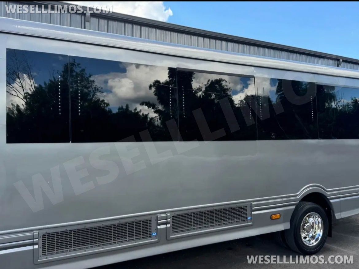 Limo Bus for Sale in Seminole, FL - Photo 13
