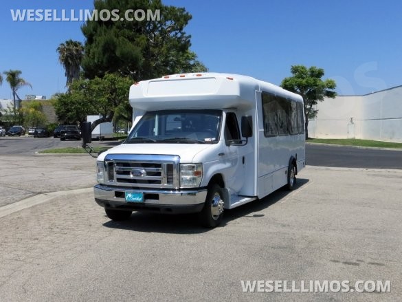 2017 Ford E-450 Challenger Shuttle Bus for Sale in CARSON, CA - Photo 3