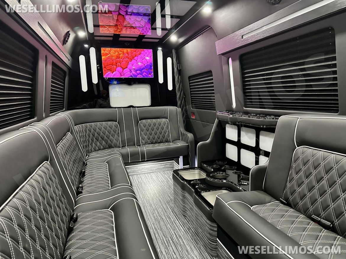 Limo Bus for Sale in Erie, PA - Photo 9