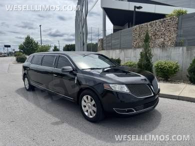 2014 Picasso Limo Mfg Lincoln MKT Limousine - Limousine for Sale in Springfield, MO - Photo 2