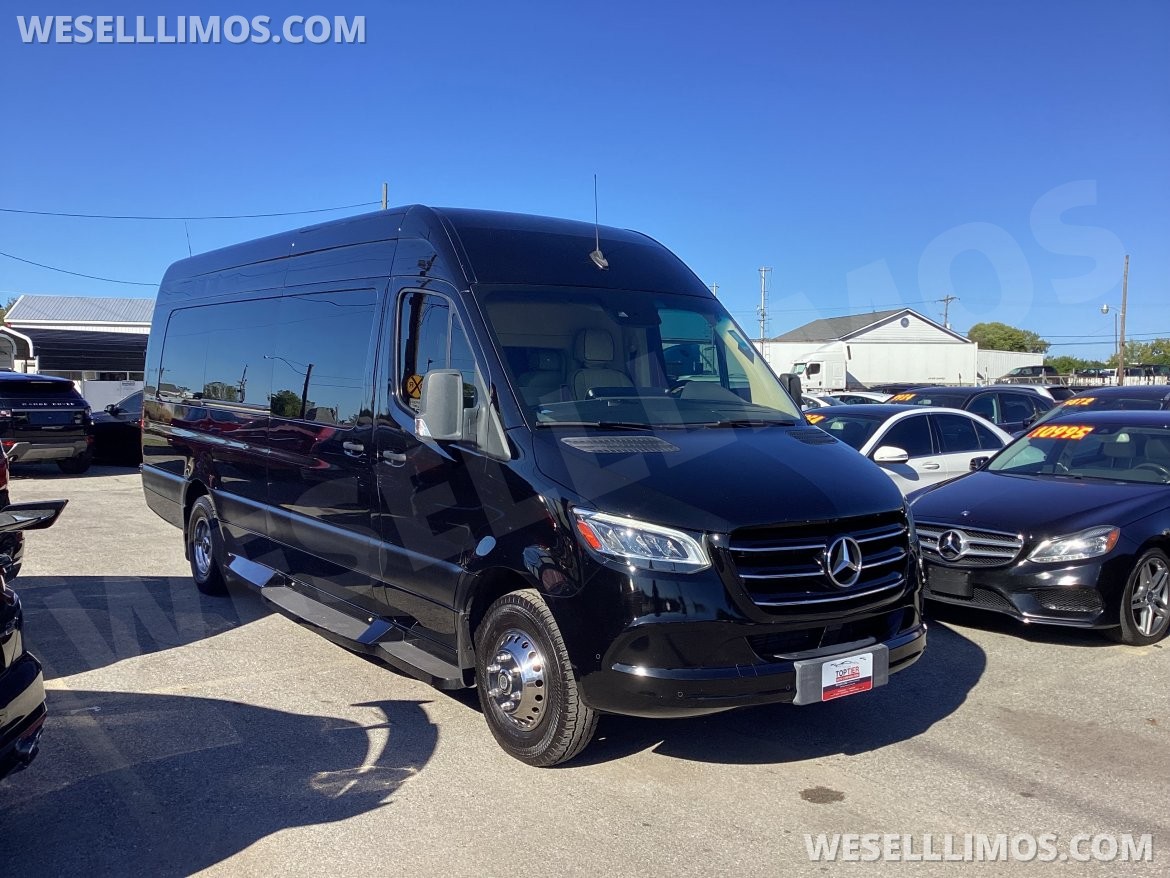 Limousine for Sale in Columbus, OH - Photo 2