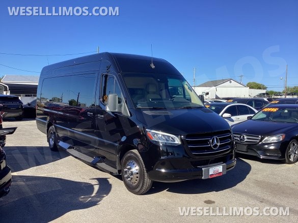 2019 Mercedes-Benz 2019 Mercedes - Benz Series Executive Sprinter Limousine for Sale in Columbus, OH - Photo 2
