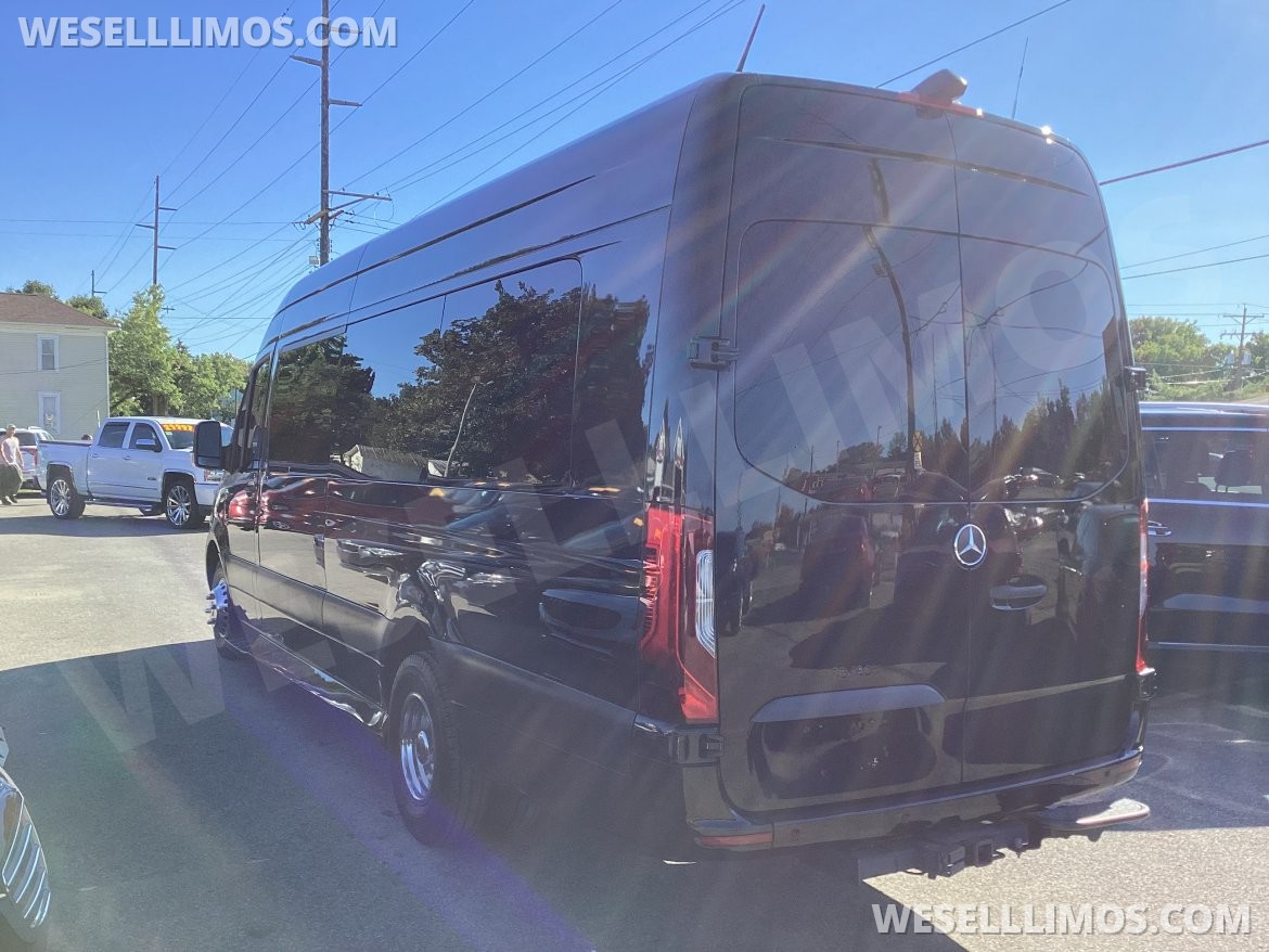 Limousine for Sale in Columbus, OH - Photo 4