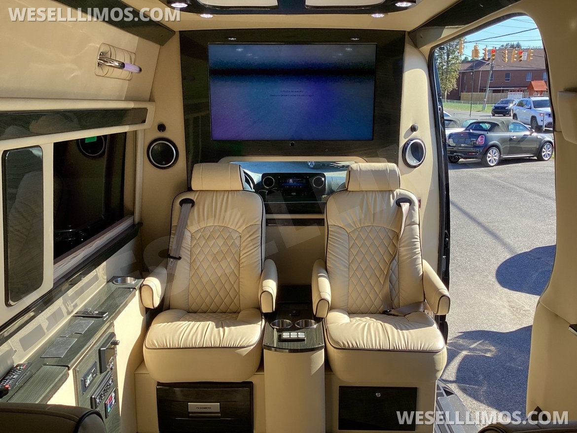 Limousine for Sale in Columbus, OH - Photo 8