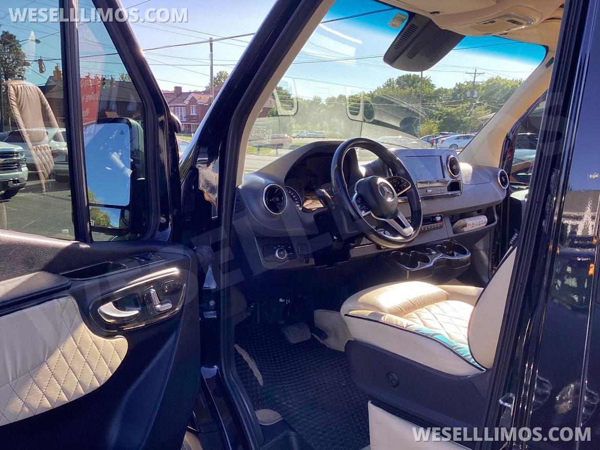 Limousine for Sale in Columbus, OH - Photo 10