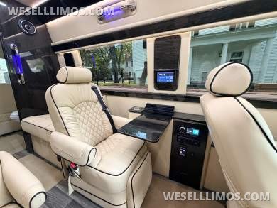 Midwest Automotive Design (Used Unit) - Sprinter for Sale in San Antonio, TX - Photo 7