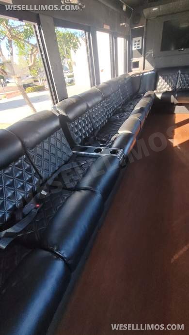 2014 Specialty Vehicles Group International navistar diesel Limo Bus - Limo Bus for Sale in Laguna Niguel, CA - Photo 19