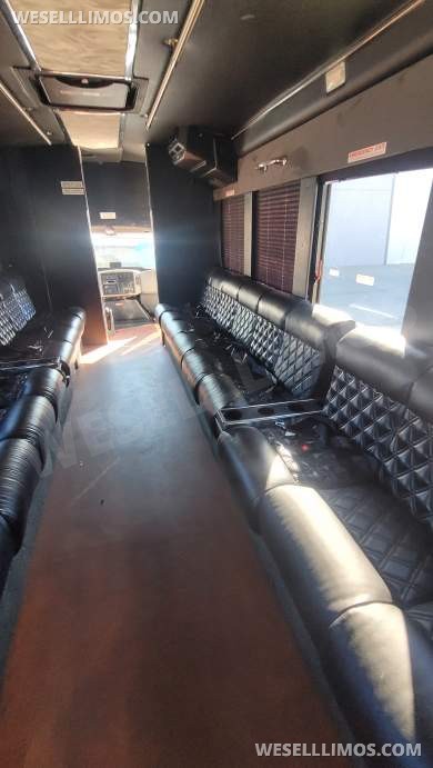 2014 Specialty Vehicles Group International navistar diesel Limo Bus - Limo Bus for Sale in Laguna Niguel, CA - Photo 24
