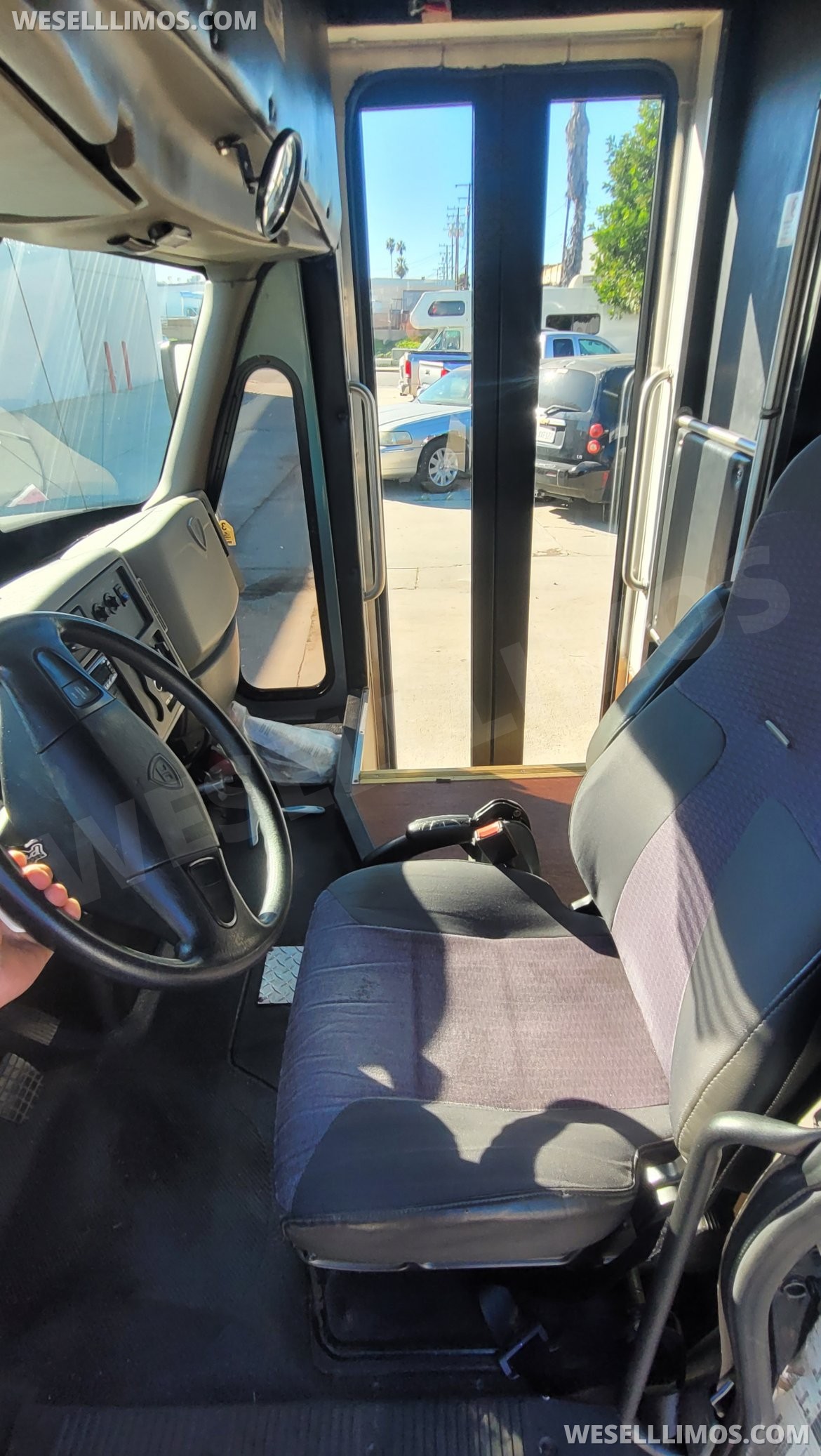 Limo Bus for Sale in Laguna Niguel, CA - Photo 27