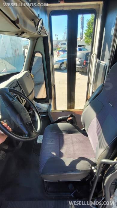 2014 Specialty Vehicles Group International navistar diesel Limo Bus - Limo Bus for Sale in Laguna Niguel, CA - Photo 27