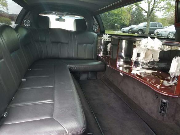 2011 Lincoln Lincoln Limousine for Sale in Trenton, NJ - Photo 3