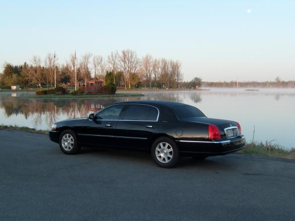 2011 Lincoln Town Car Executive L Sedan for Sale in Hogansburg, NY - Photo 3