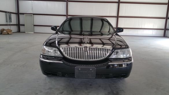 2011 Lincoln Towncar Limousine for Sale in Houston, TX - Photo 2