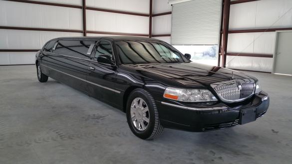 2011 Lincoln Towncar Limousine for Sale in Houston, TX - Photo 3
