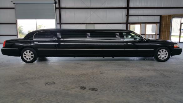 2009 Lincoln Towncar Limousine for Sale in Houston, TX - Photo 2