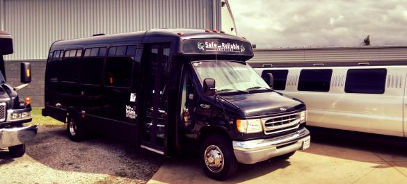 2000 Ford 450 Limo Bus for Sale in AMHERST, OH - Main Photo