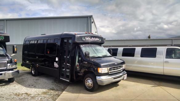 2000 Ford 450 Limo Bus for Sale in AMHERST, OH - Photo 3