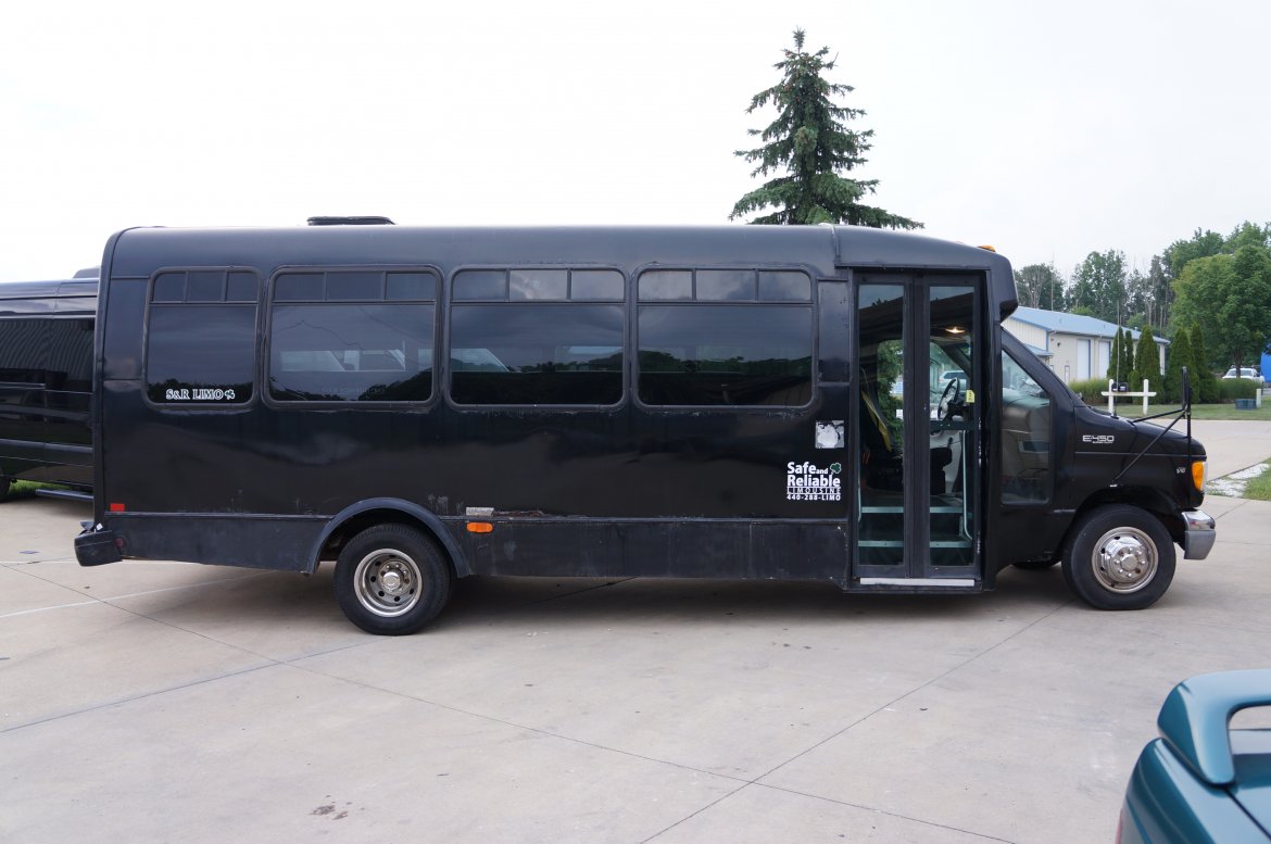 Limo Bus for Sale in AMHERST, OH - Photo 10