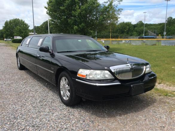 2007 Lincoln Lincoln Royale Limousine for Sale in Trenton, NJ - Photo 3