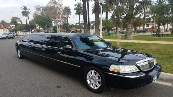 2010 Lincoln Town Car Limousine for Sale in Los Angeles, CA - Photo 2