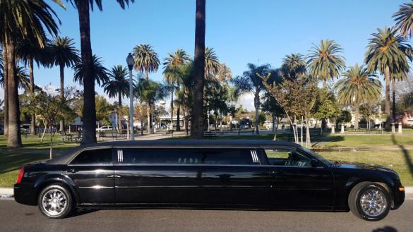 2007 Chrysler 300 Limousine for Sale in Los Angeles, CA - Photo 2