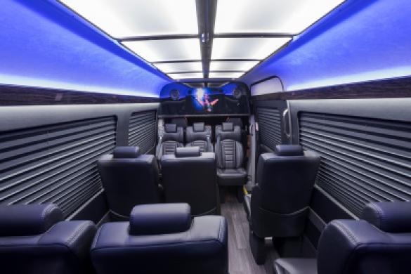 2016 Mercedes-Benz Sprinter 3,500 Sprinter for Sale in Springfield, MO - Photo 2