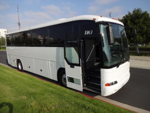 2001 MCI 35 Foot Luxury Limousine Coach 35 Passenger Motorcoach for Sale in Irvine, CA - Photo 2