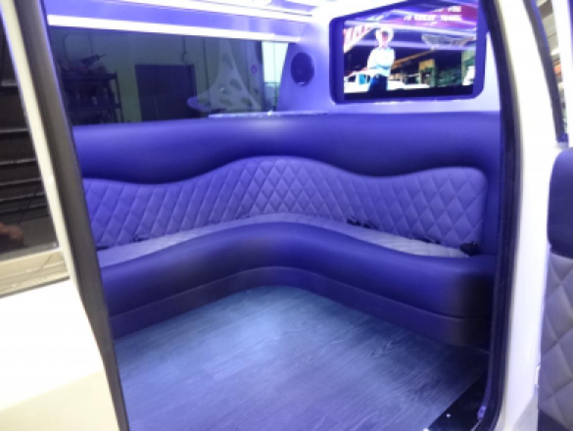 SUV Stretch for Sale in Irvine, CA - Photo 9