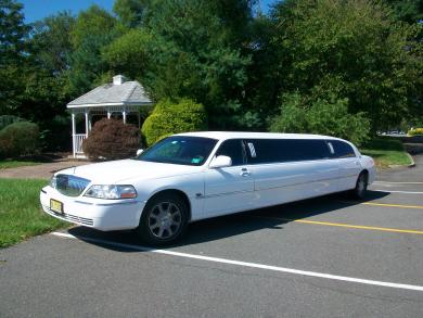 2008 Lincoln 120" WHITE STRETCH Limousine for Sale in TURNERSVILLE, NJ